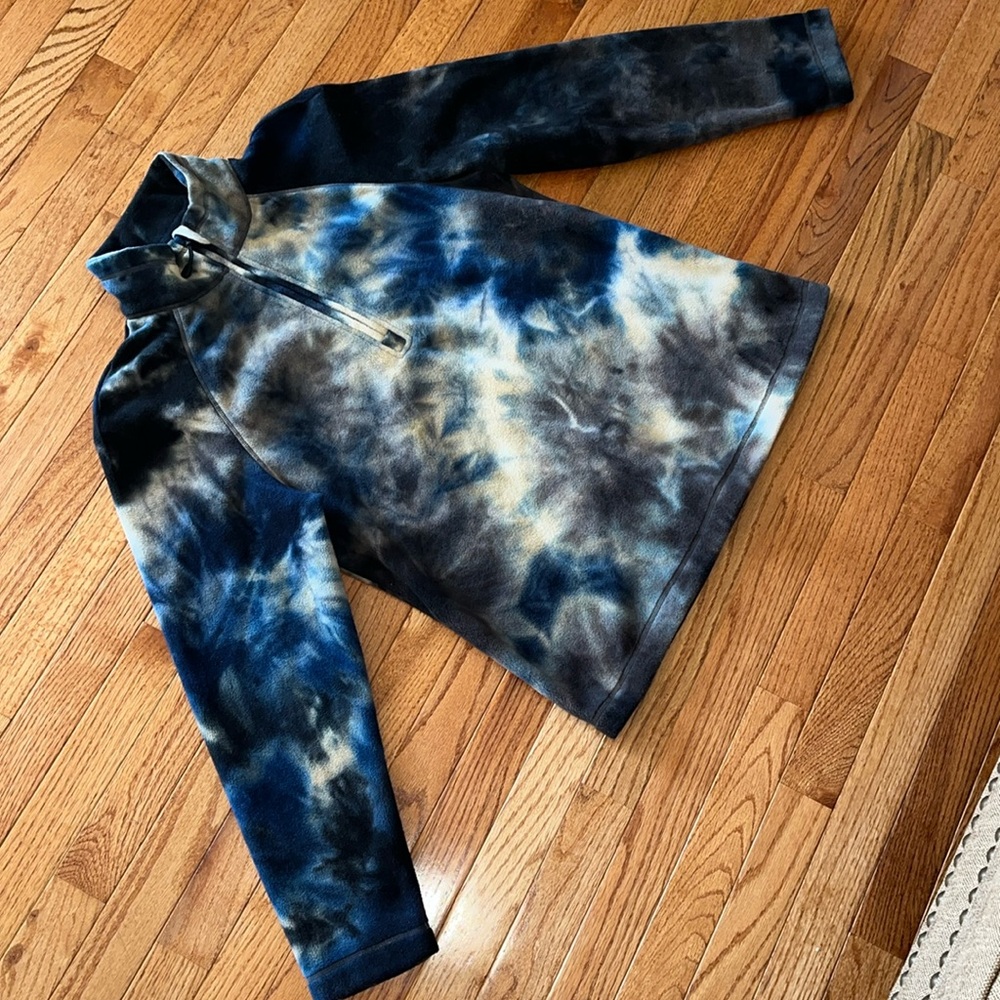 MOUNTAIN AND ISLES ZIP PULL OVER